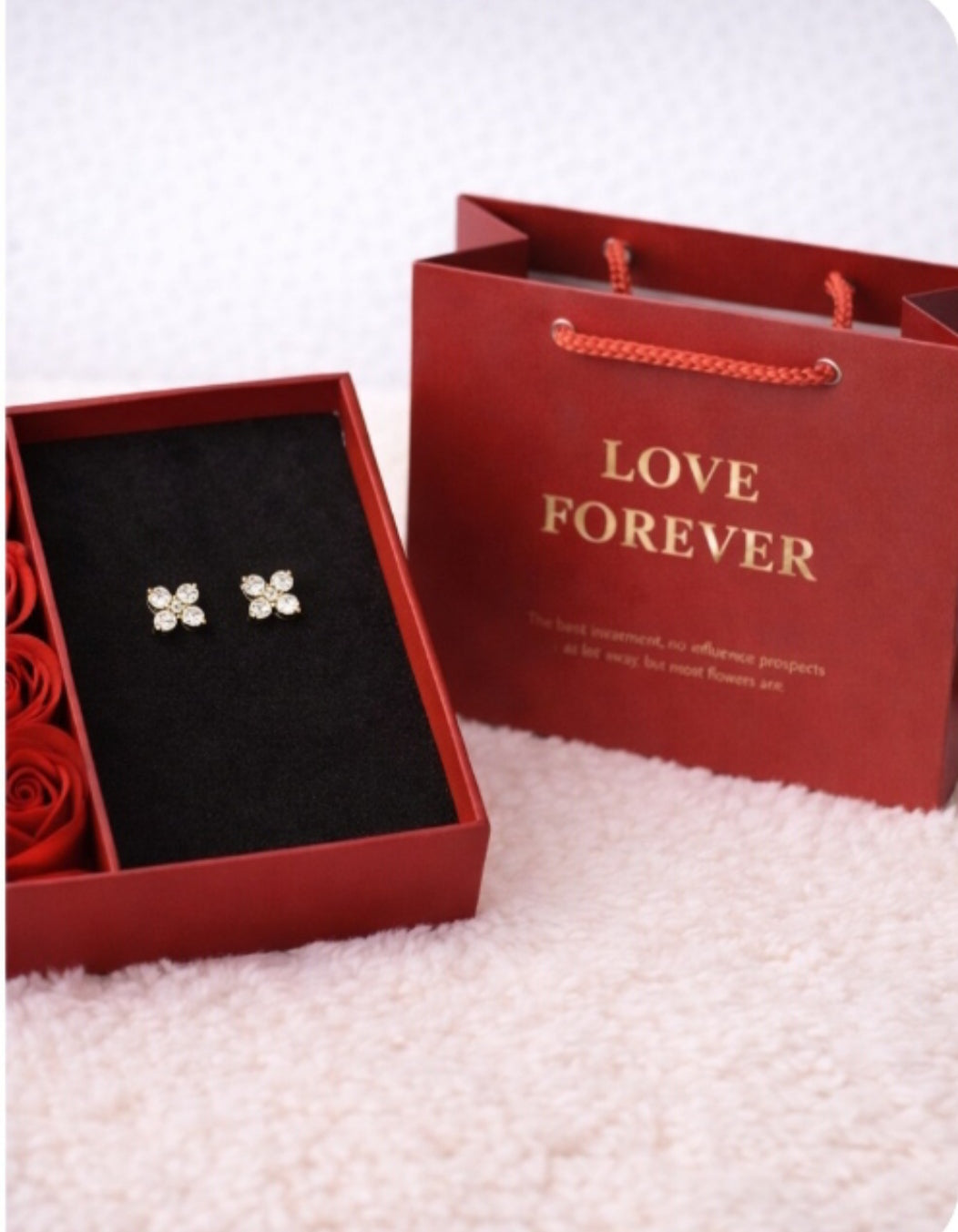 Kolczyki kwiatki z kryształkami złote. Walentynkowy prezent dla niej.