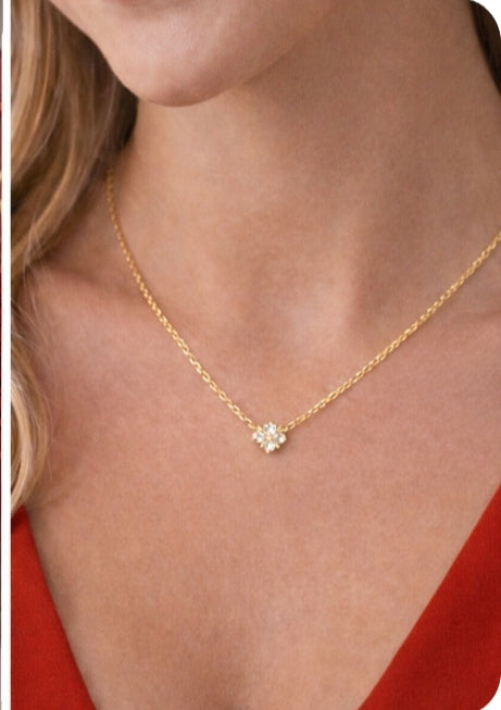 Naszyjnik kwiatuszek, złoty z kryształkami. Prezent na Walentynki